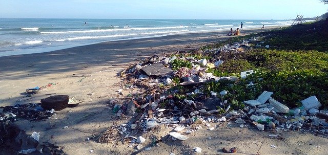 plastic-packaging-on-beach