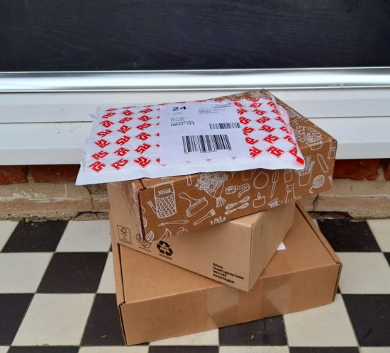 doorstep-e-commerce-boxes