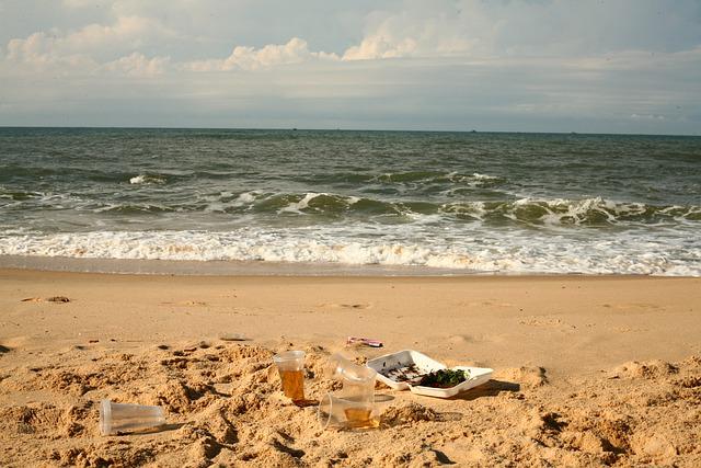 packaging-pollution-on-beach