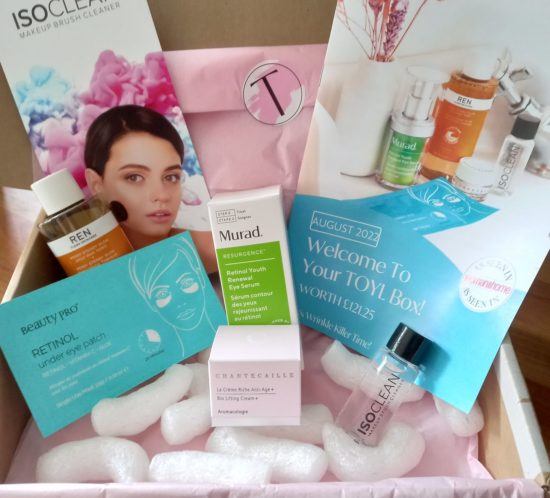 beauty-subscription-box-and-contents