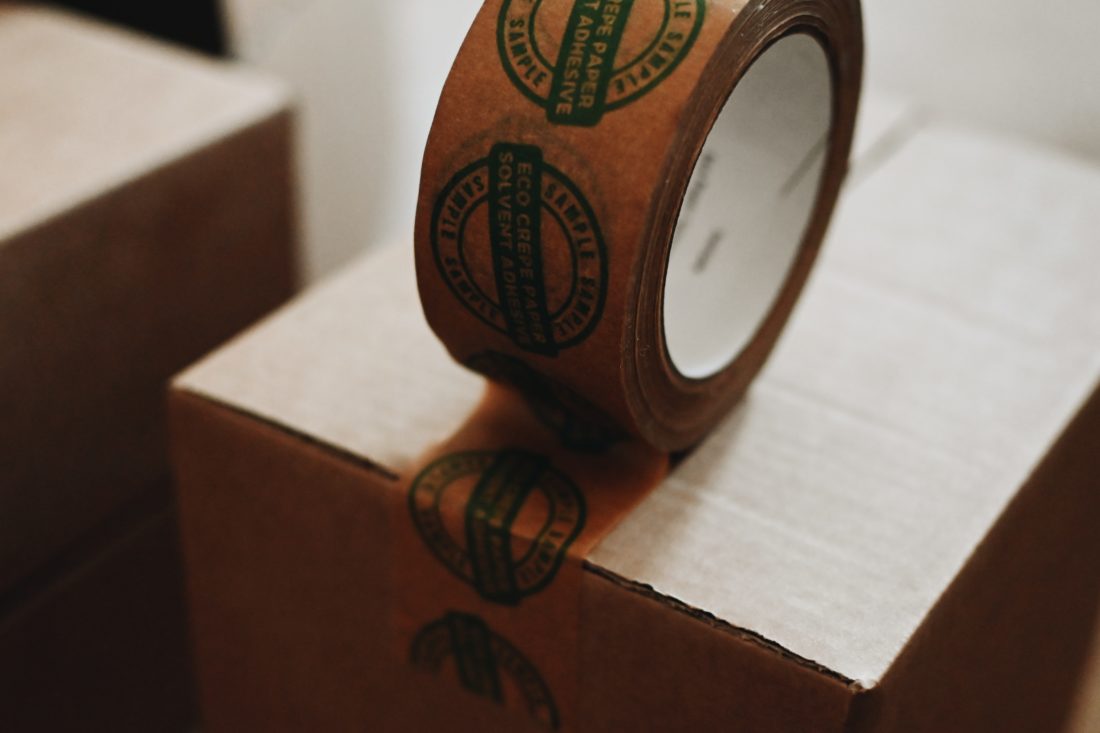 Seal-boxes-with-tape