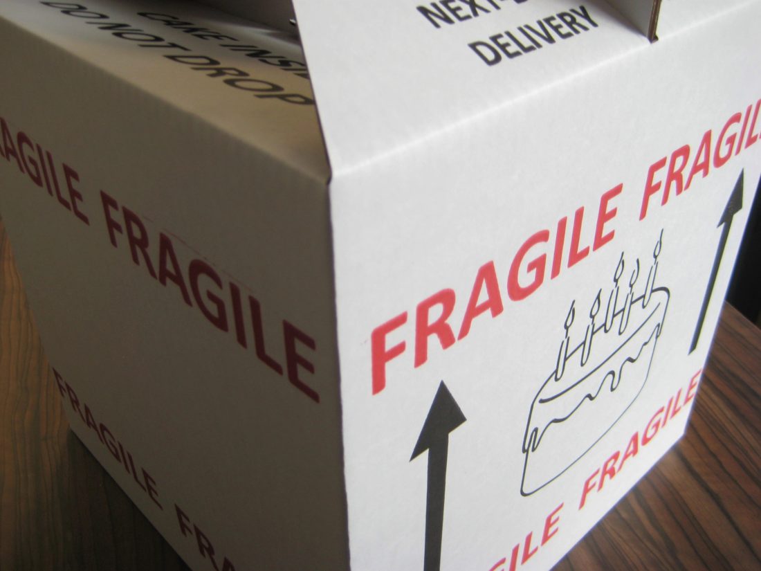 cake-box-printed-with-Fragile