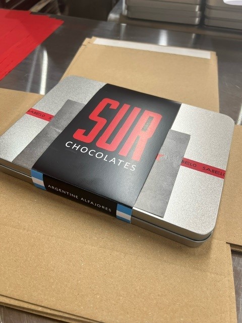 Sur-Chocolate-tin-on-cardboard-packaging