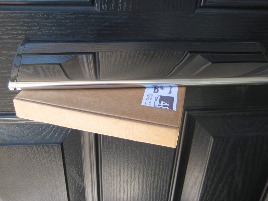 slimline-eccomerce-box-coming-through-the-letterbox