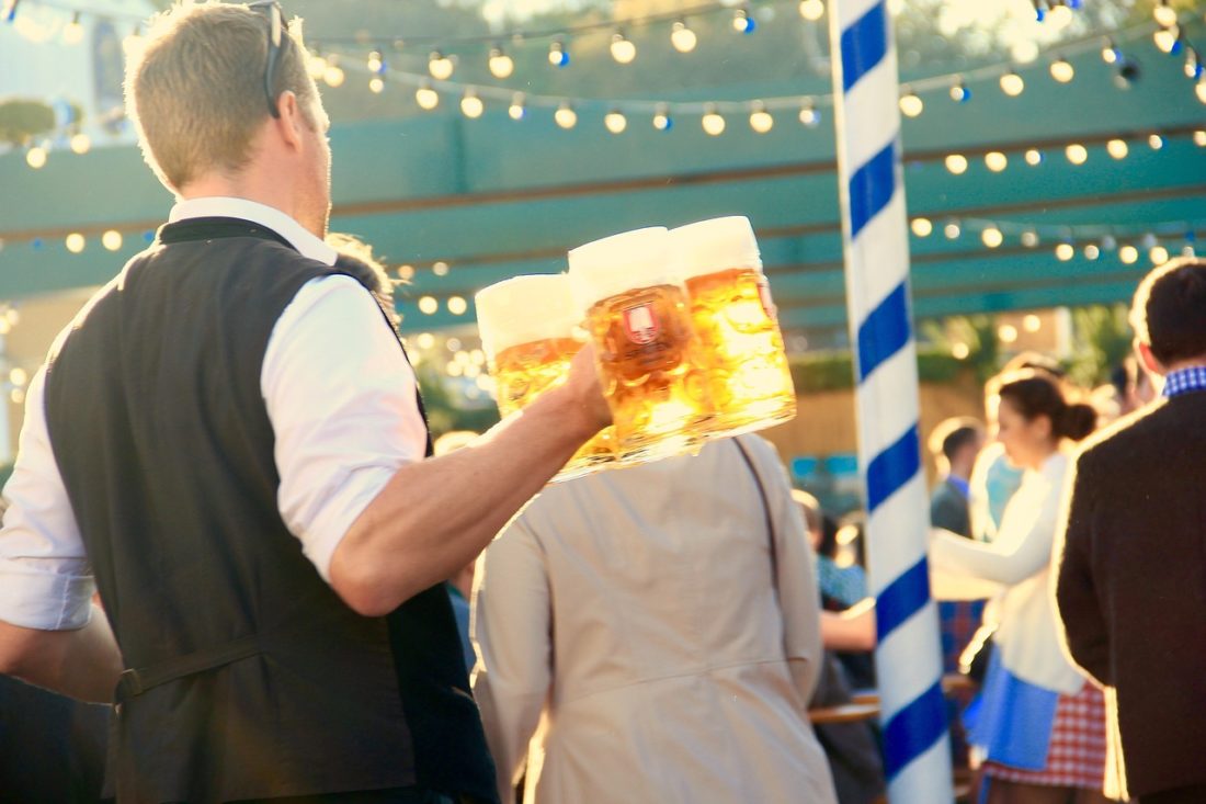 man-carrying-beer-at-Oktoberfest