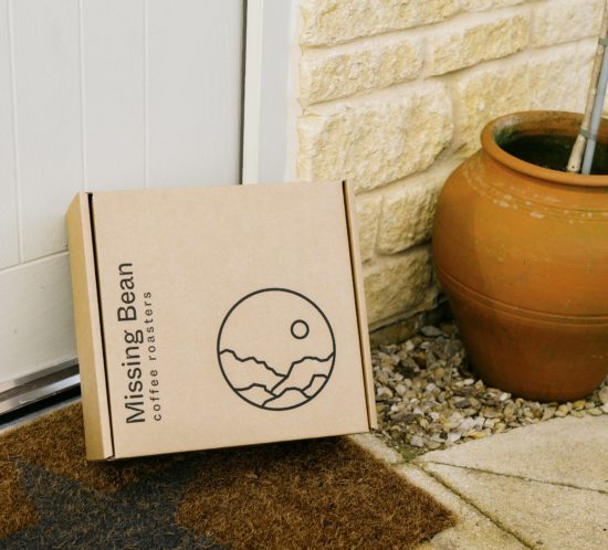 e-commerce-packaging-on-doorstep